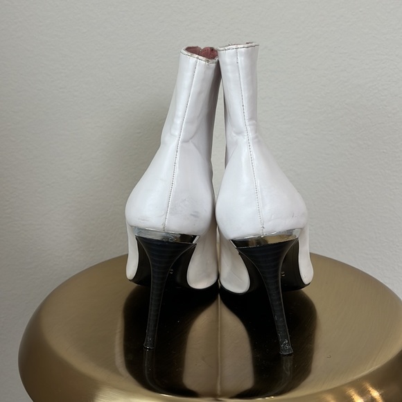 ZARA POINTED TOE WHITE ZIPPER DETAIL ANKLE BOOT - Picture 4 of 4